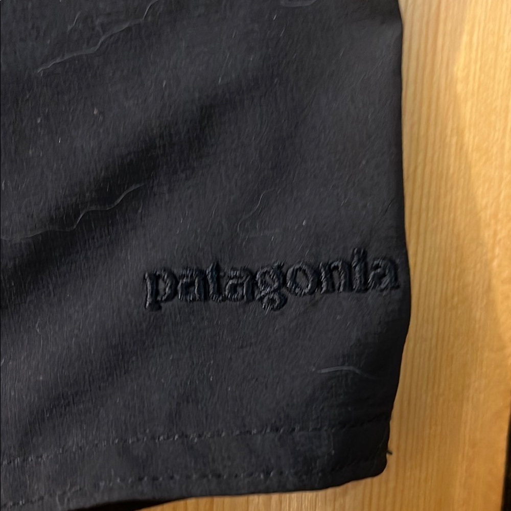 Patagonia women’s size 10 Black lace up board short - Picture 2 of 5